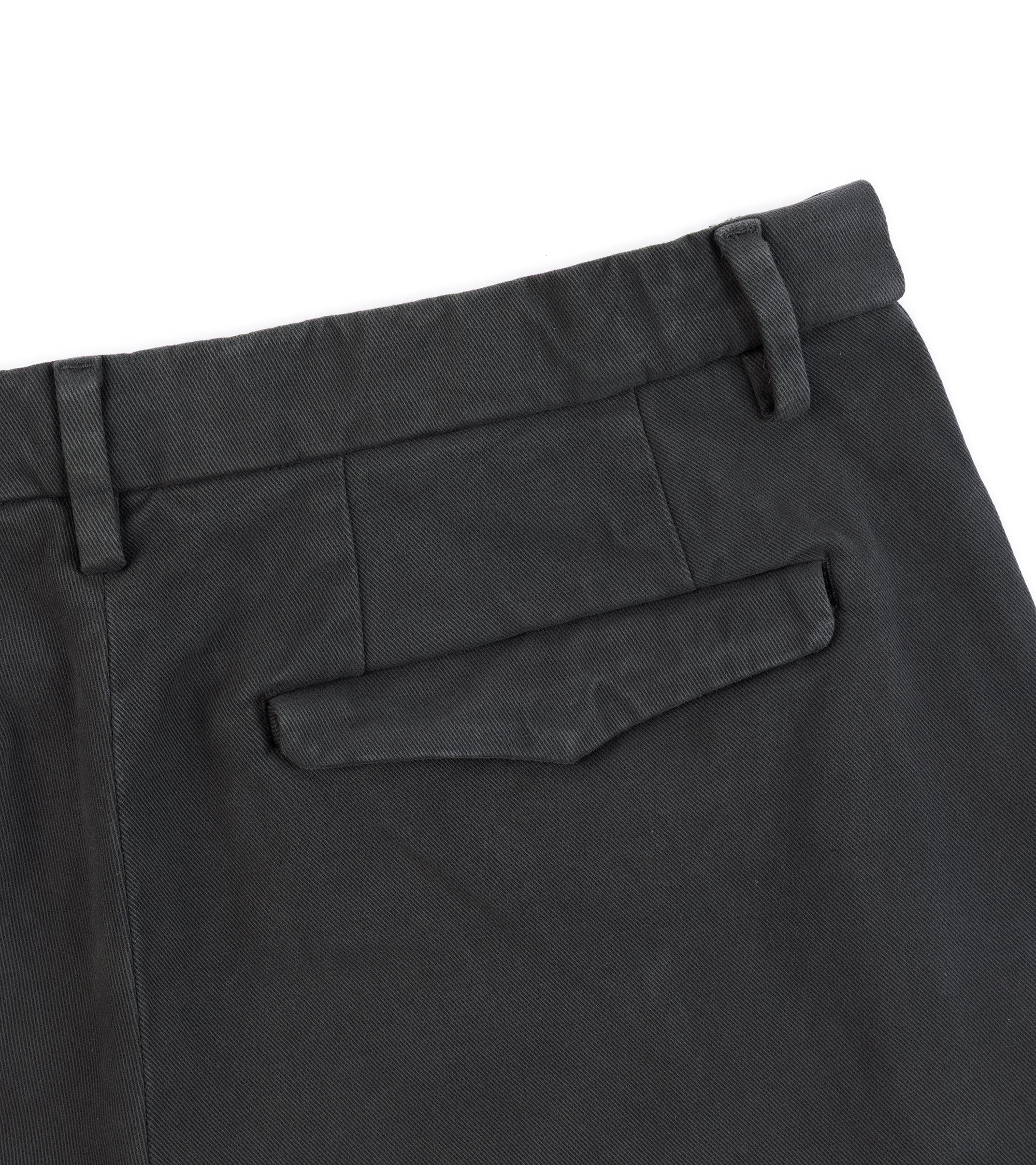 Barena Masco trousers in dark grey. Close-up detail of the cotton twill fabric and back pocket detail.