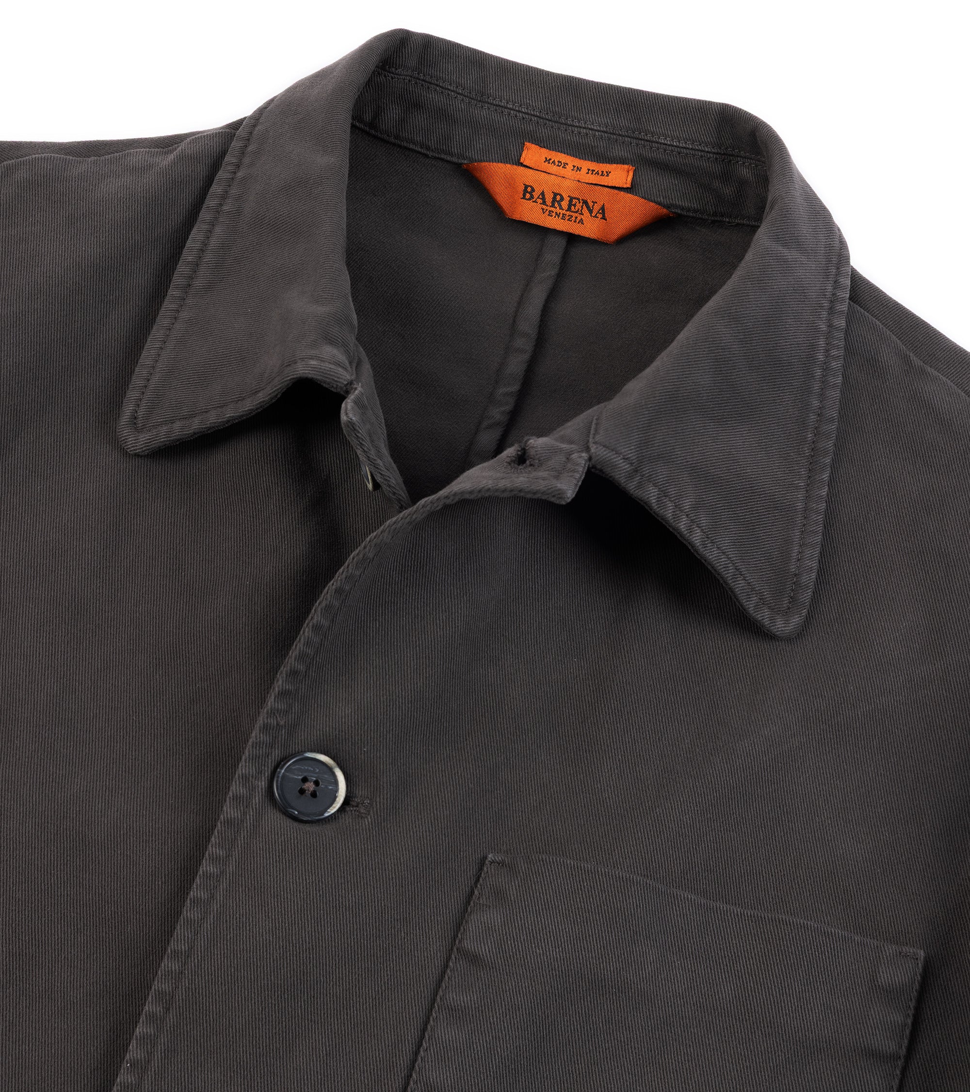 Barena cotton twill jacket in brown. Close-up of the collar and detail of the cotton twill fabric.