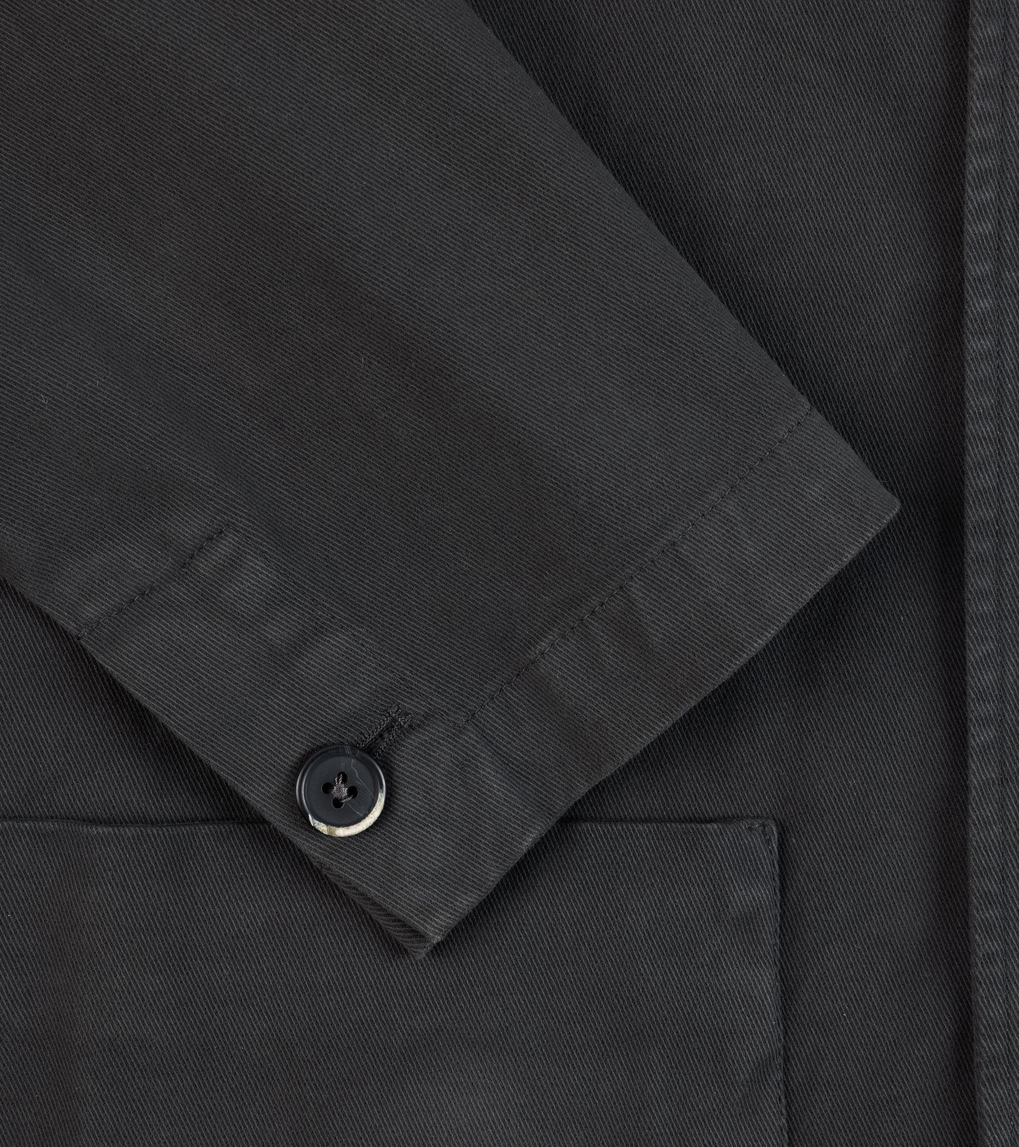 Barena cotton twill jacket in dark grey. Close-up of the sleeve and adjustable cuff with a single button.