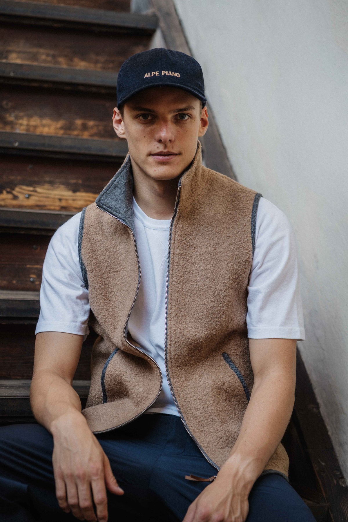 Alpe Piano Fedele Boucle Wool Vest: Dark Camel
