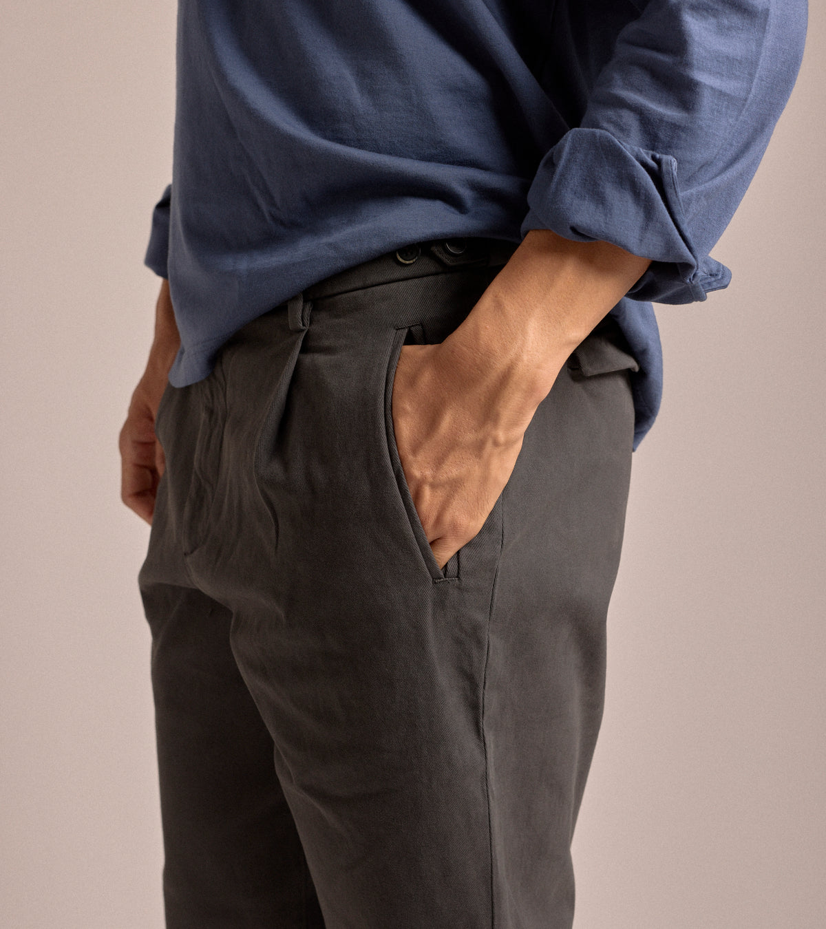 Barena Masco Mante Cotton Twill Trousers in lead, product photo.