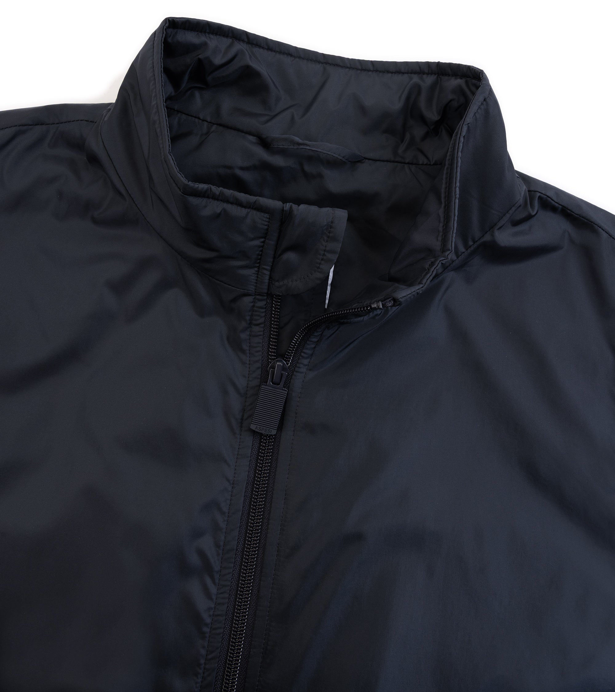 Aspesi Vernes gilet in navy nylon, close-up of the zip and collar.