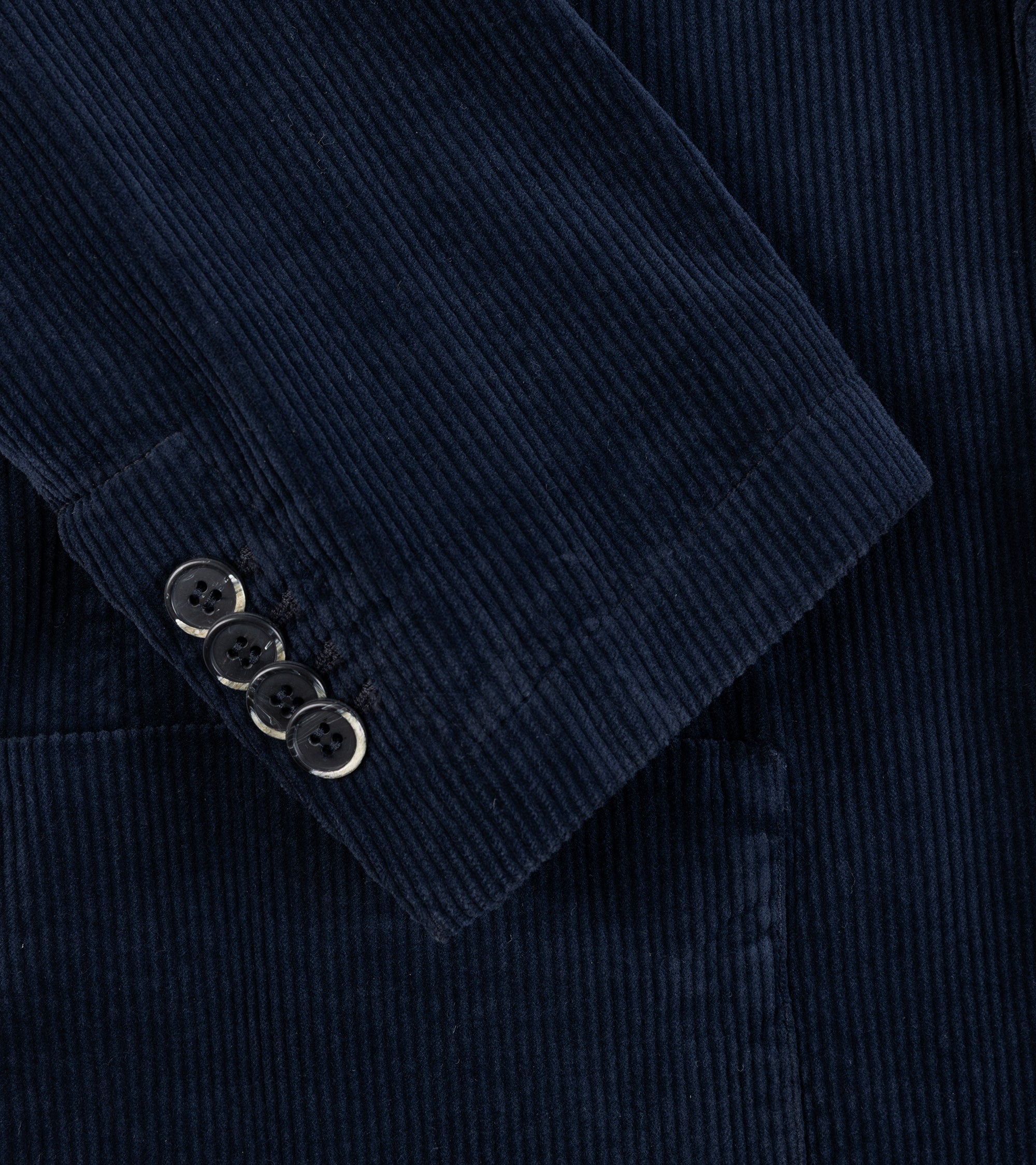 Barena corduroy blazer jacket in navy, close-up of the cuff with 4 buttons. Corduroy fabric detail.