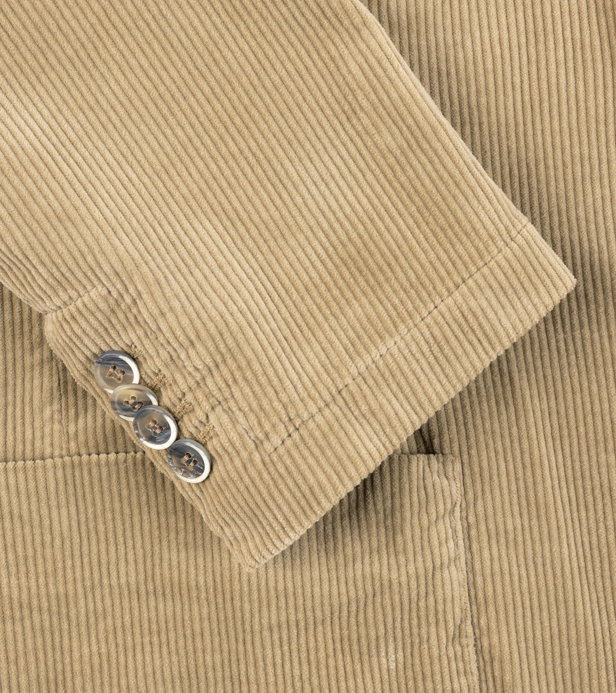 Barena corduroy blazer jacket in beige, close-up of the cuff with 4 buttons. Corduroy fabric detail.