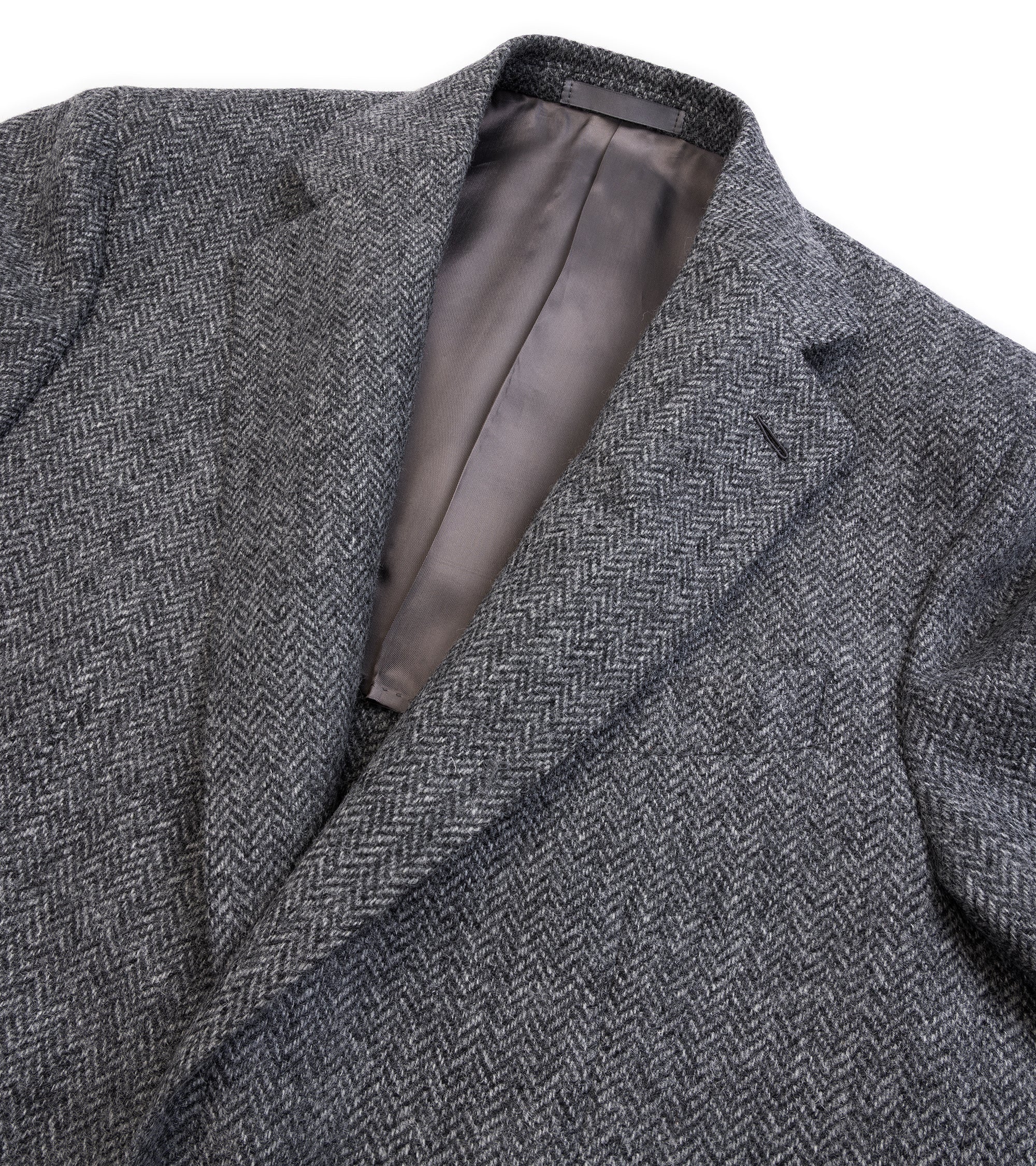 Caruso Aida jacket in grey Shetland wool herringbone, close-up of the lapel.