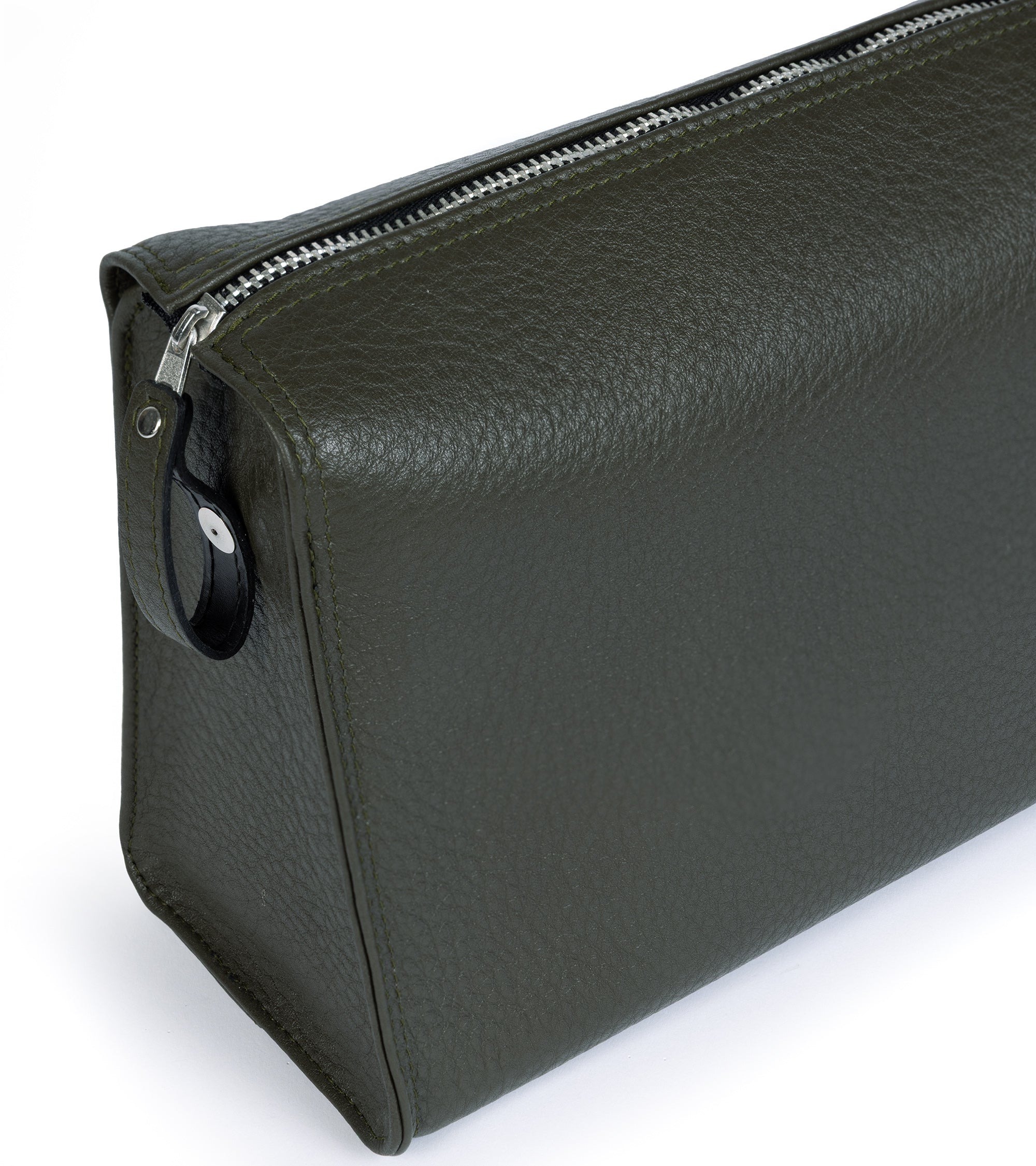 F. Hammann leather wash bag in olive, detail of the leather grain.