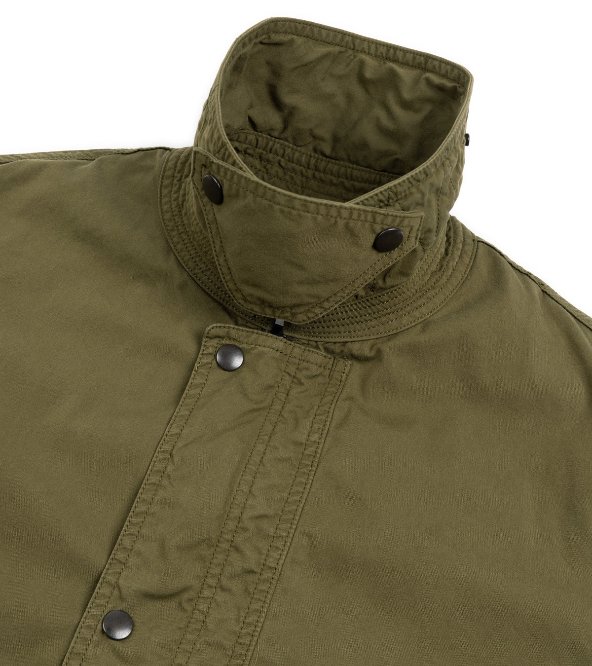 Sage de Cret Cotton Nylon Oxford Three-Way Work Jacket in Olive. Close-up detail of the snap storm tab collar.