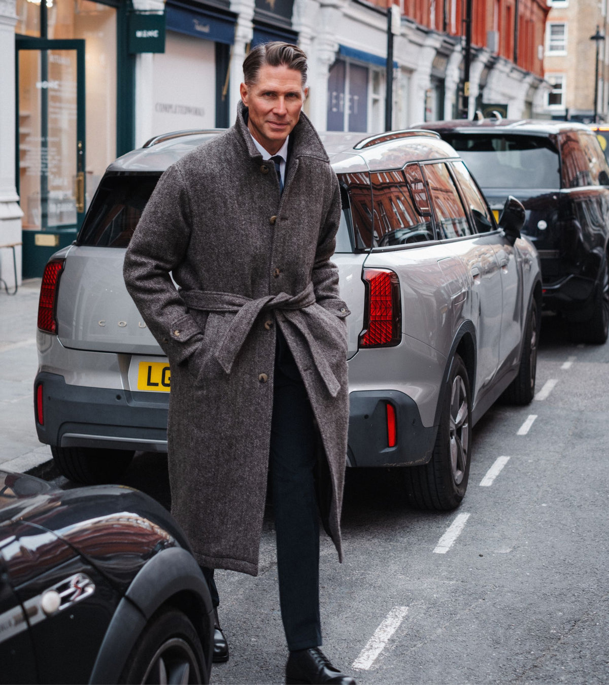 De Bonne Facture Herringbone Wool Overcoat: Undyed Brown