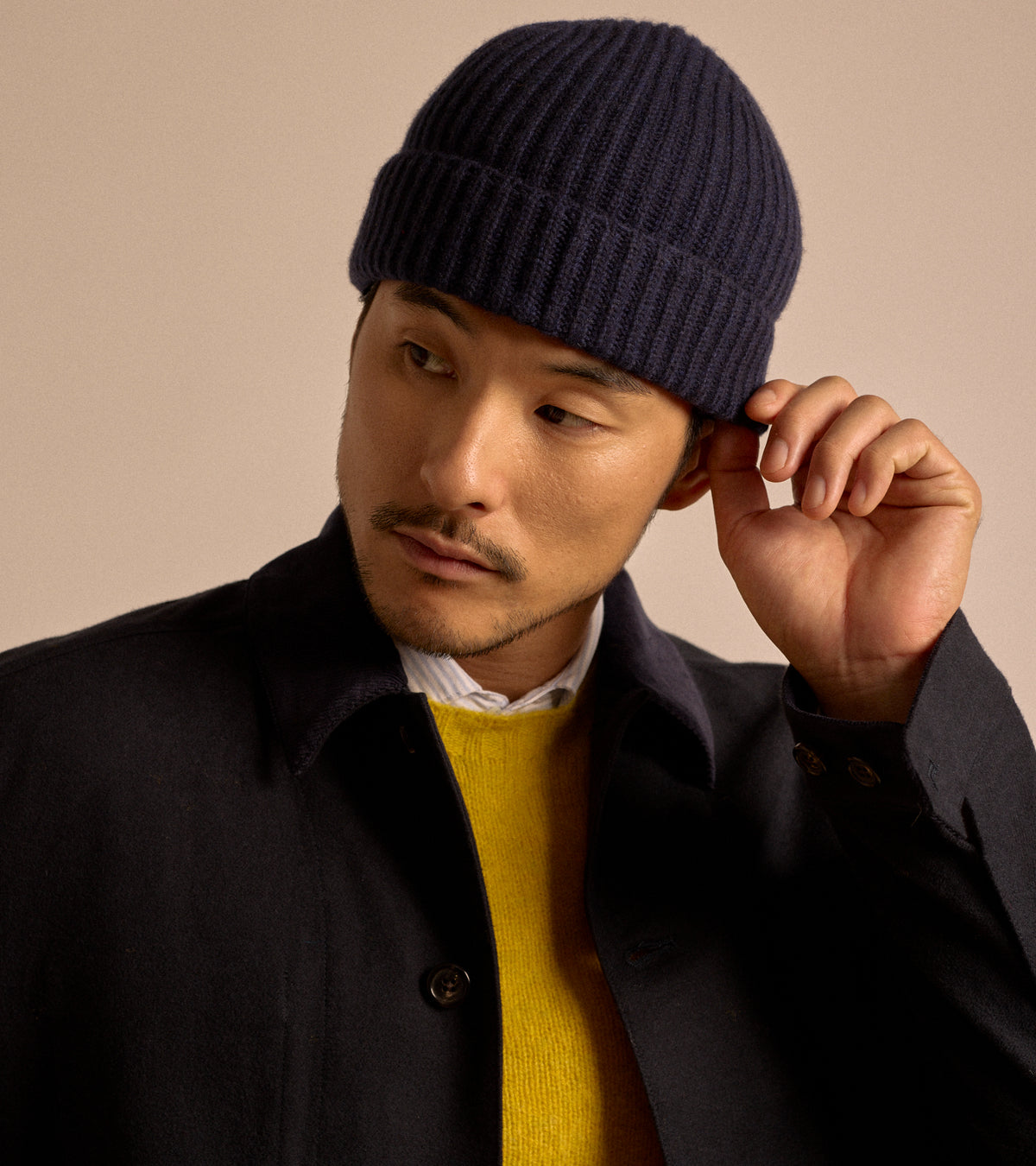 Trunk Seamless Ribbed Cashmere Beanie in navy, product photo.